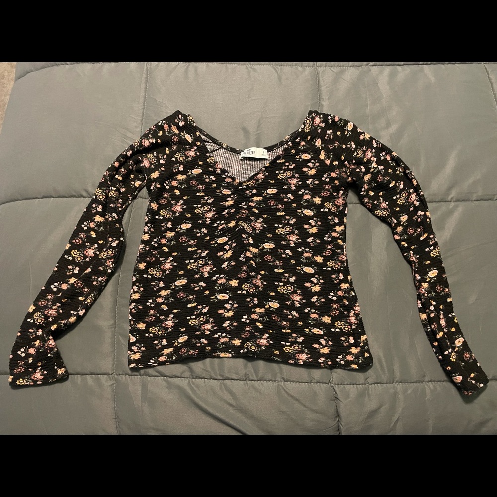 Hollister Black Floral Long Sleeve Crop Top Size Small